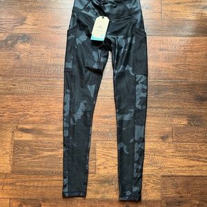 BNWT Prana Electa Legging II Printed in multi black camo XS